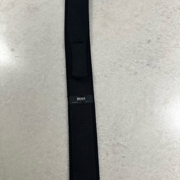 Black Hugo Boss knit tie - Picture 4 of 4